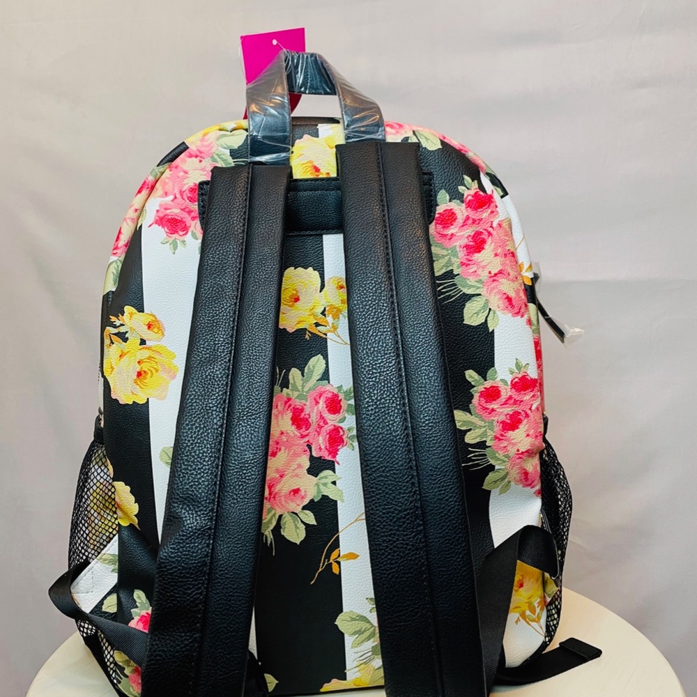 Betsey Johnson - Picture 3 of 7